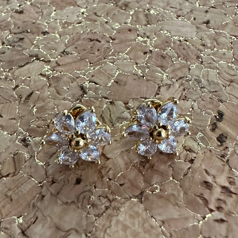 NWOT flower 🌸 CZ Kate Spade ♠️ Earrings